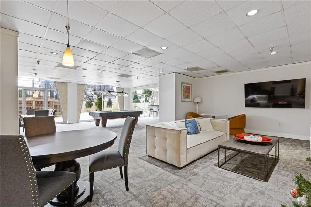 2479 Peachtree Road Ne Unit 402, Atlanta, Georgia 30305, 1 Bedroom Bedrooms, 0 ,1 BathroomBathrooms,Residential,For Sale,2479 Peachtree Road Ne Unit 402,7698266