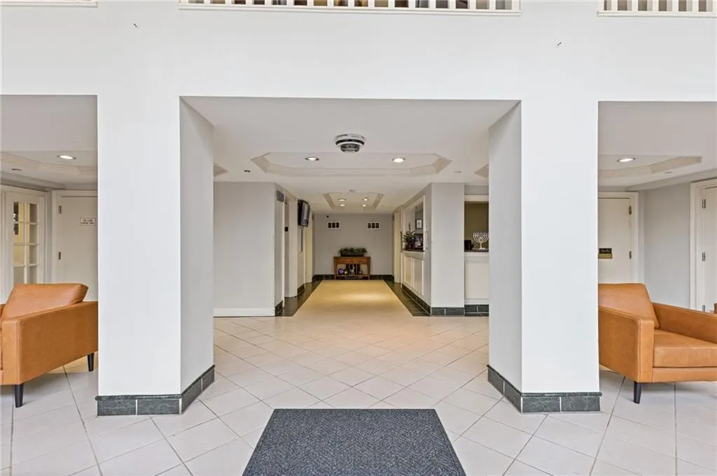 2479 Peachtree Road Ne Unit 402, Atlanta, Georgia 30305, 1 Bedroom Bedrooms, 0 ,1 BathroomBathrooms,Residential,For Sale,2479 Peachtree Road Ne Unit 402,7698266