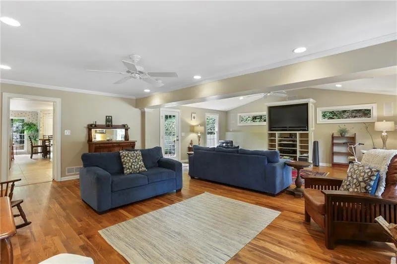 570 Bridgewater Drive, Sandy Springs, Georgia 30328, 6 Bedrooms Bedrooms, ,4 BathroomsBathrooms,Residential,Sold,570 Bridgewater Drive,6736734