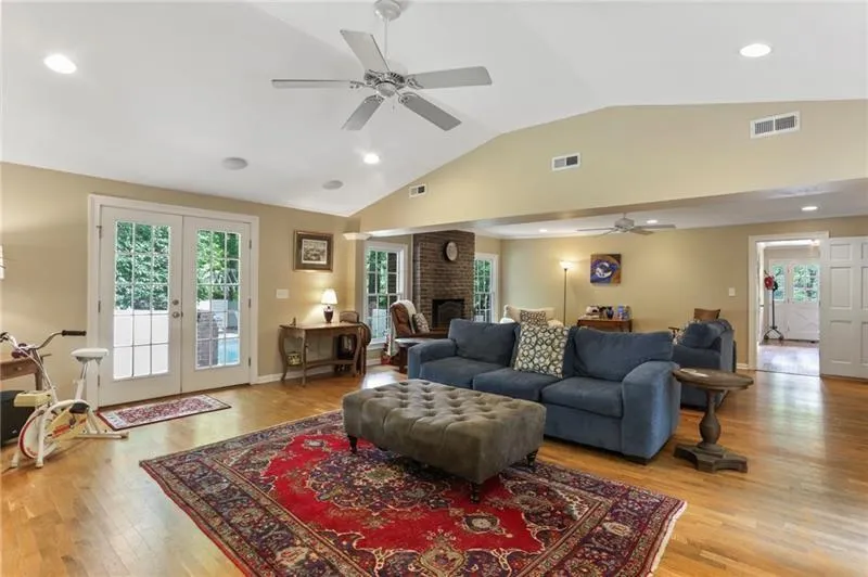 570 Bridgewater Drive, Sandy Springs, Georgia 30328, 6 Bedrooms Bedrooms, ,4 BathroomsBathrooms,Residential,Sold,570 Bridgewater Drive,6736734