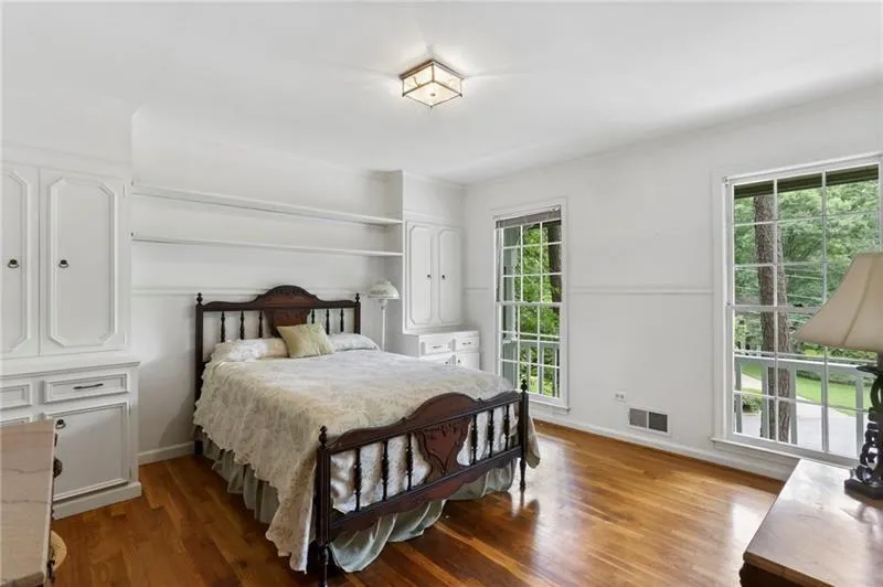 570 Bridgewater Drive, Sandy Springs, Georgia 30328, 6 Bedrooms Bedrooms, ,4 BathroomsBathrooms,Residential,Sold,570 Bridgewater Drive,6736734