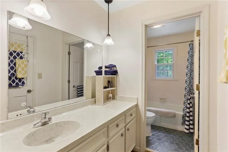 570 Bridgewater Drive, Sandy Springs, Georgia 30328, 6 Bedrooms Bedrooms, ,4 BathroomsBathrooms,Residential,Sold,570 Bridgewater Drive,6736734