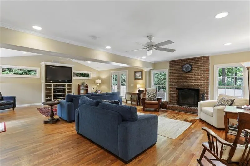 570 Bridgewater Drive, Sandy Springs, Georgia 30328, 6 Bedrooms Bedrooms, ,4 BathroomsBathrooms,Residential,Sold,570 Bridgewater Drive,6736734