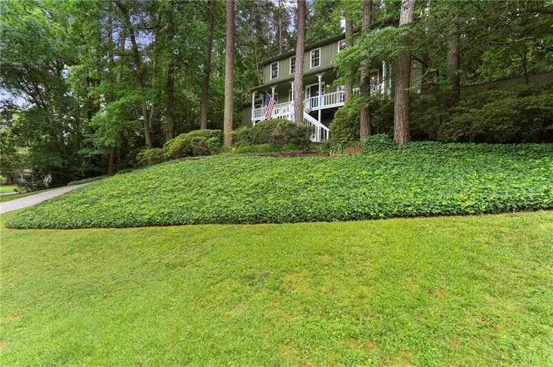 570 Bridgewater Drive, Sandy Springs, Georgia 30328, 6 Bedrooms Bedrooms, ,4 BathroomsBathrooms,Residential,Sold,570 Bridgewater Drive,6736734