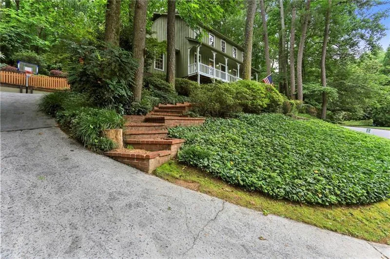 570 Bridgewater Drive, Sandy Springs, Georgia 30328, 6 Bedrooms Bedrooms, ,4 BathroomsBathrooms,Residential,Sold,570 Bridgewater Drive,6736734