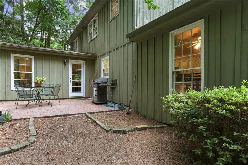 570 Bridgewater Drive, Sandy Springs, Georgia 30328, 6 Bedrooms Bedrooms, ,4 BathroomsBathrooms,Residential,Sold,570 Bridgewater Drive,6736734