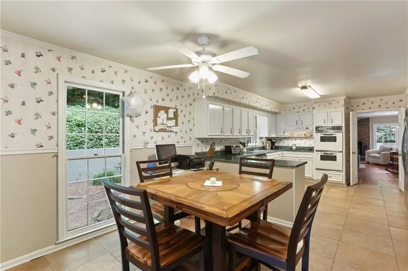 570 Bridgewater Drive, Sandy Springs, Georgia 30328, 6 Bedrooms Bedrooms, ,4 BathroomsBathrooms,Residential,Sold,570 Bridgewater Drive,6736734