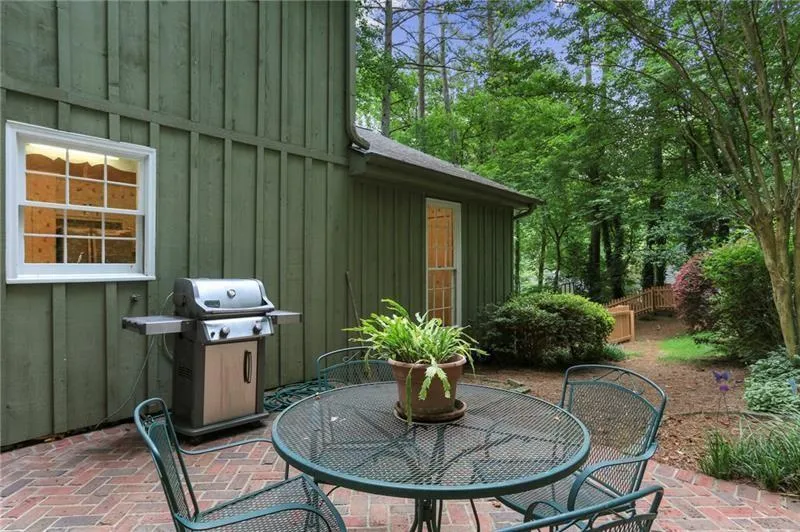 570 Bridgewater Drive, Sandy Springs, Georgia 30328, 6 Bedrooms Bedrooms, ,4 BathroomsBathrooms,Residential,Sold,570 Bridgewater Drive,6736734