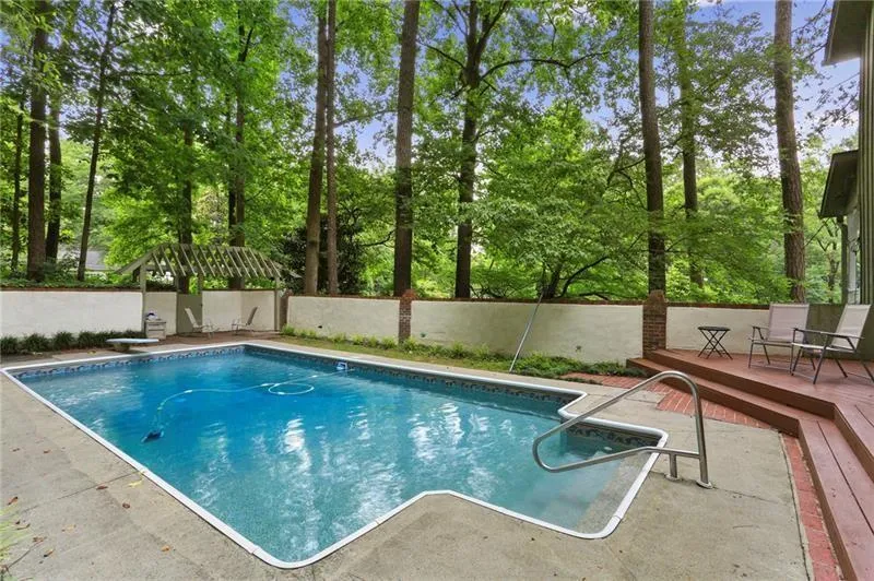 570 Bridgewater Drive, Sandy Springs, Georgia 30328, 6 Bedrooms Bedrooms, ,4 BathroomsBathrooms,Residential,Sold,570 Bridgewater Drive,6736734