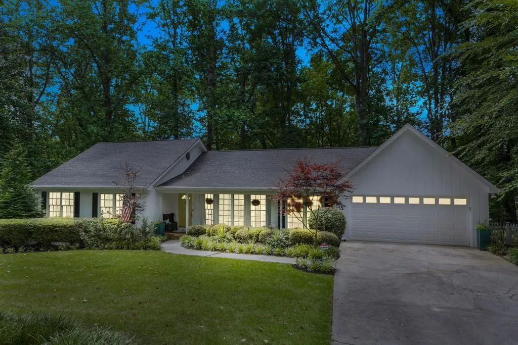 350 Thornwood Drive, Sandy Springs, Georgia 30328, 4 Bedrooms Bedrooms, ,4 BathroomsBathrooms,Residential,Sold,350 Thornwood Drive,6582777