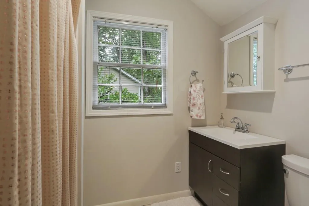 350 Thornwood Drive, Sandy Springs, Georgia 30328, 4 Bedrooms Bedrooms, ,4 BathroomsBathrooms,Residential,Sold,350 Thornwood Drive,6582777