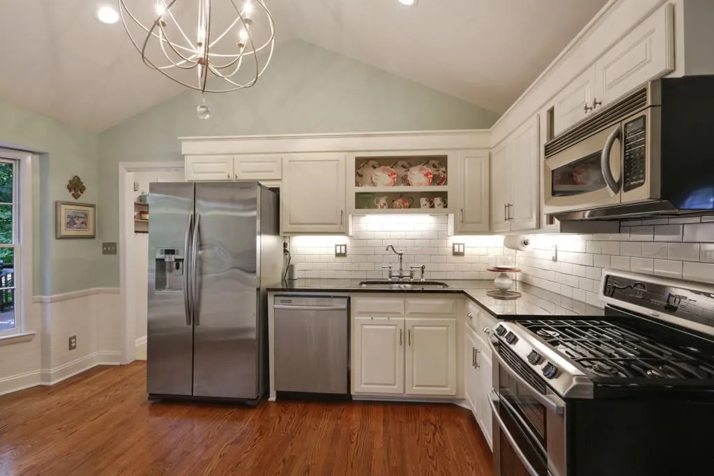 350 Thornwood Drive, Sandy Springs, Georgia 30328, 4 Bedrooms Bedrooms, ,4 BathroomsBathrooms,Residential,Sold,350 Thornwood Drive,6582777