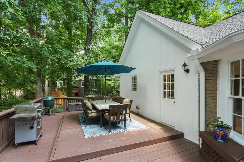 350 Thornwood Drive, Sandy Springs, Georgia 30328, 4 Bedrooms Bedrooms, ,4 BathroomsBathrooms,Residential,Sold,350 Thornwood Drive,6582777