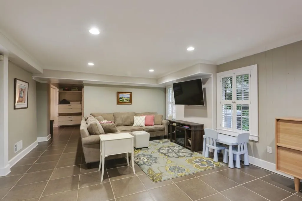 350 Thornwood Drive, Sandy Springs, Georgia 30328, 4 Bedrooms Bedrooms, ,4 BathroomsBathrooms,Residential,Sold,350 Thornwood Drive,6582777