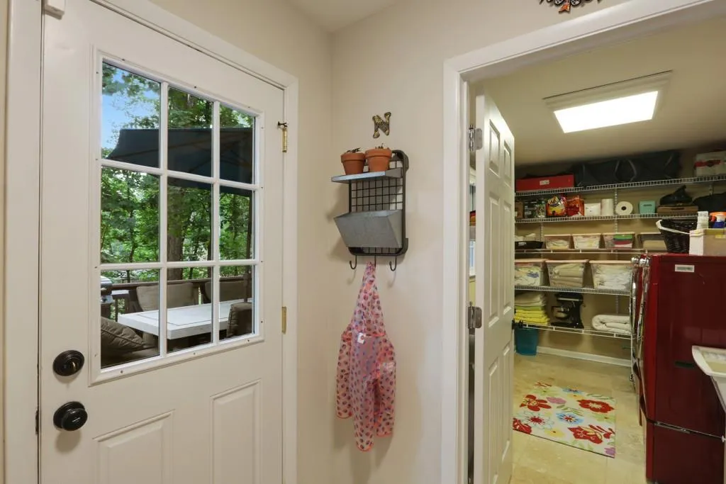 350 Thornwood Drive, Sandy Springs, Georgia 30328, 4 Bedrooms Bedrooms, ,4 BathroomsBathrooms,Residential,Sold,350 Thornwood Drive,6582777