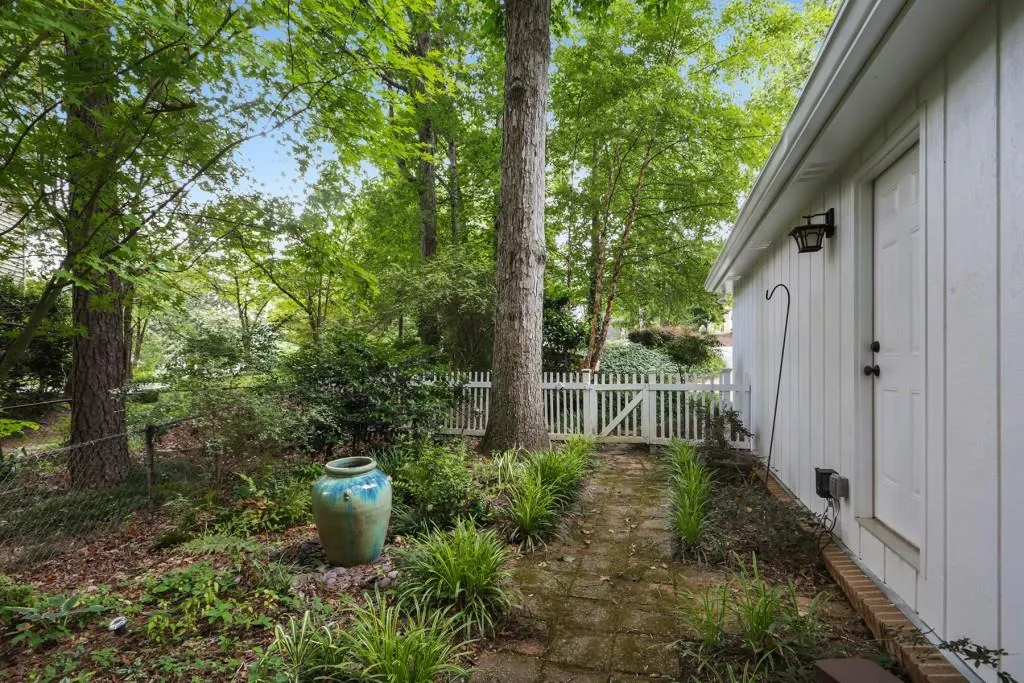 350 Thornwood Drive, Sandy Springs, Georgia 30328, 4 Bedrooms Bedrooms, ,4 BathroomsBathrooms,Residential,Sold,350 Thornwood Drive,6582777