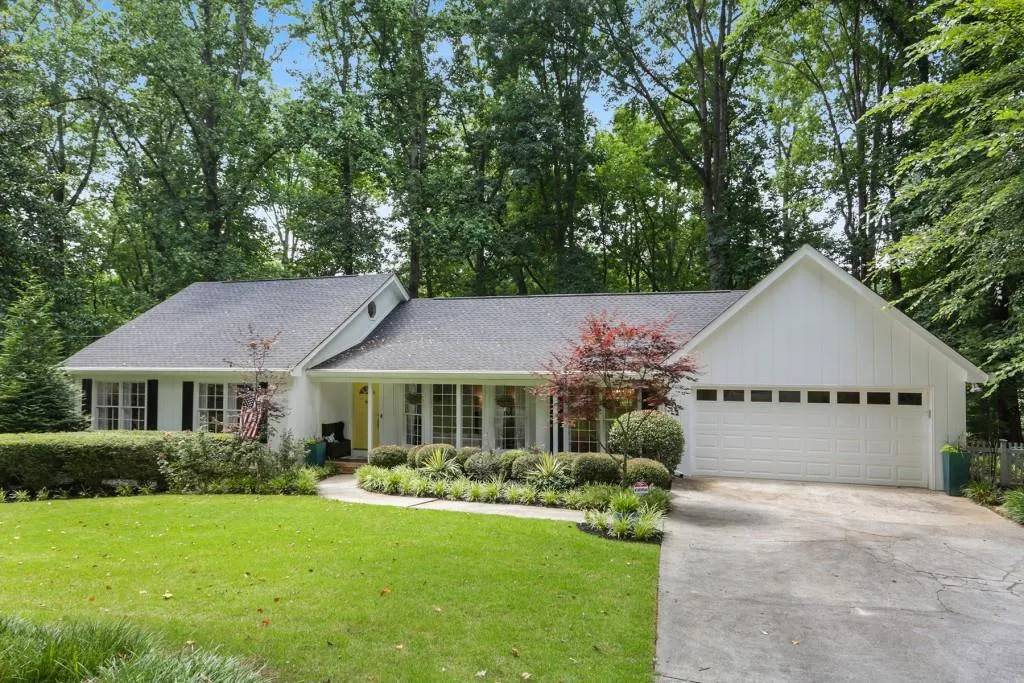 350 Thornwood Drive, Sandy Springs, Georgia 30328, 4 Bedrooms Bedrooms, ,4 BathroomsBathrooms,Residential,Sold,350 Thornwood Drive,6582777