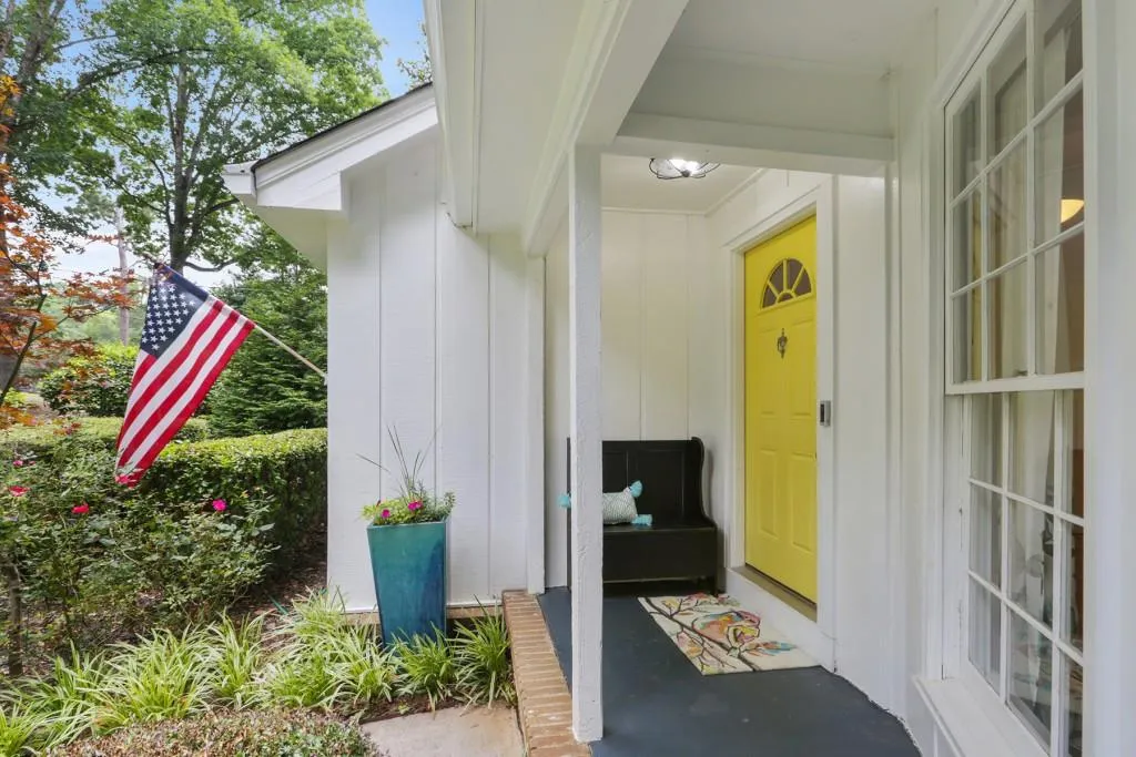 350 Thornwood Drive, Sandy Springs, Georgia 30328, 4 Bedrooms Bedrooms, ,4 BathroomsBathrooms,Residential,Sold,350 Thornwood Drive,6582777
