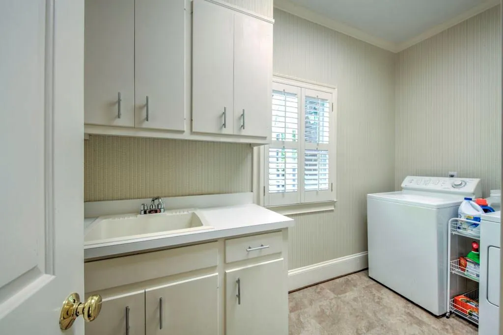 20 Old Maryland Chase, Sandy Springs, Georgia 30327, 5 Bedrooms Bedrooms, ,4 BathroomsBathrooms,Residential,Sold,20 Old Maryland Chase,5999136