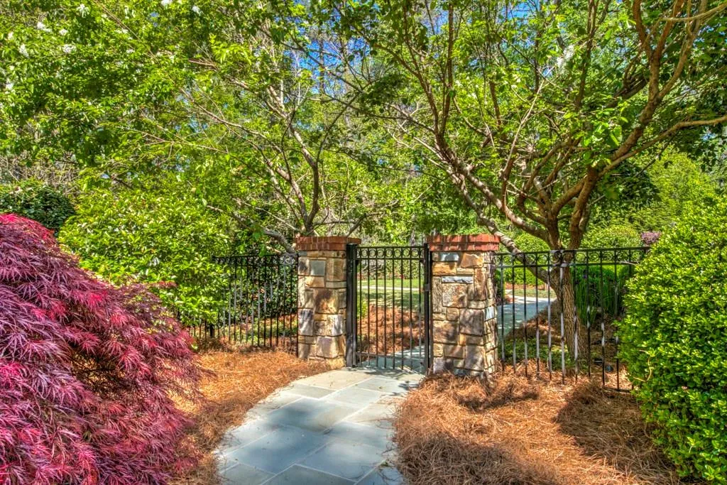 20 Old Maryland Chase, Sandy Springs, Georgia 30327, 5 Bedrooms Bedrooms, ,4 BathroomsBathrooms,Residential,Sold,20 Old Maryland Chase,5999136