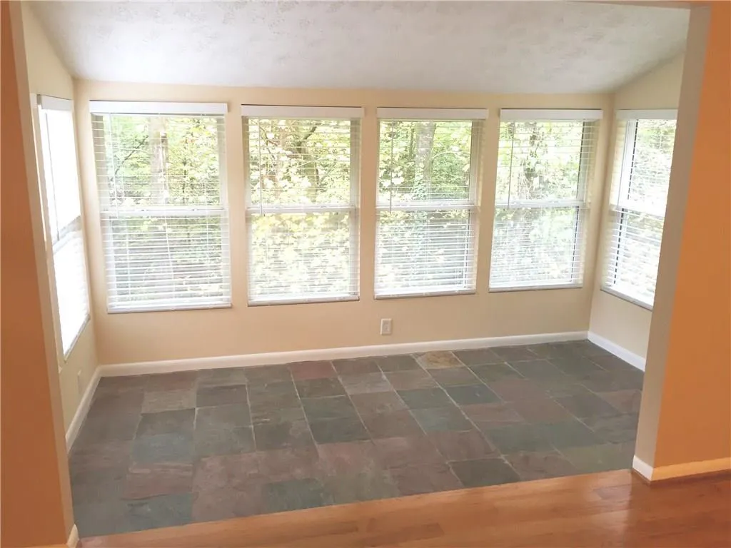 5145 Roswell Road Unit #9, Atlanta, Georgia 30342, 2 Bedrooms Bedrooms, ,1 BathroomBathrooms,Residential,Sold,5145 Roswell Road Unit #9,5614305