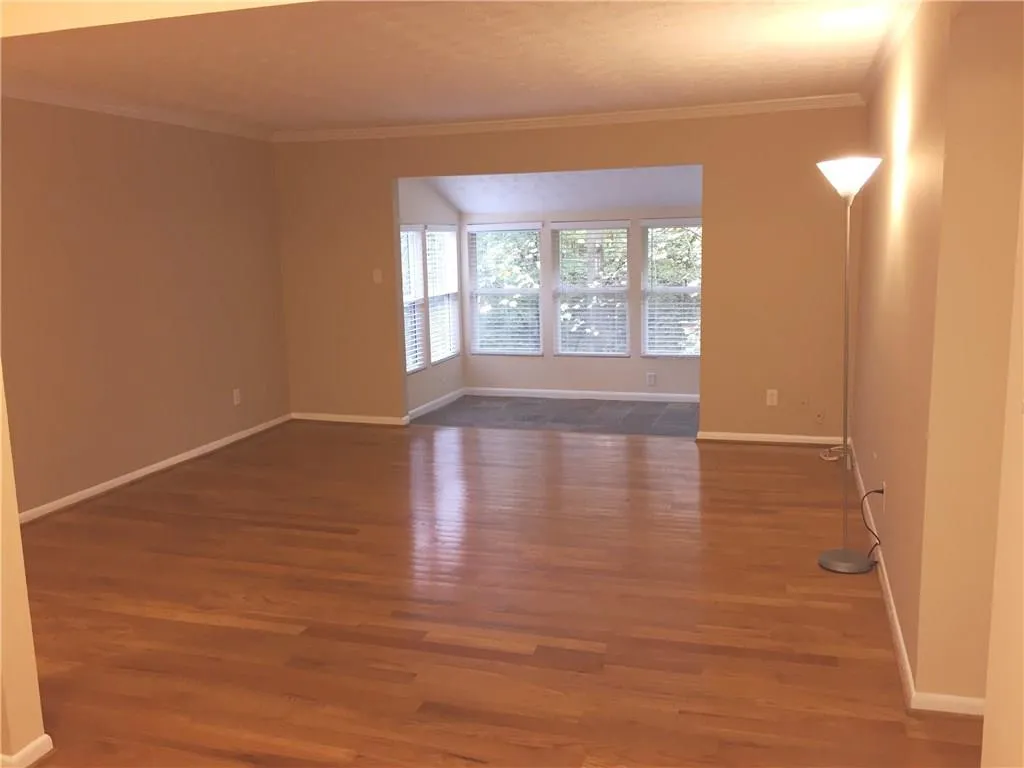 5145 Roswell Road Unit #9, Atlanta, Georgia 30342, 2 Bedrooms Bedrooms, ,1 BathroomBathrooms,Residential,Sold,5145 Roswell Road Unit #9,5614305