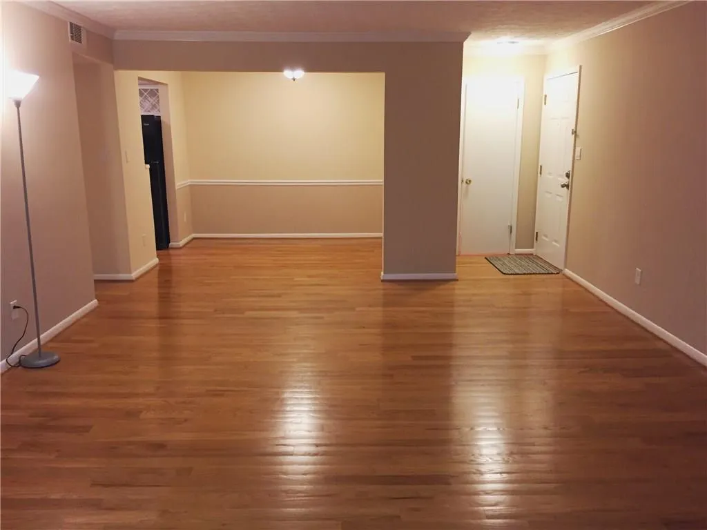 5145 Roswell Road Unit #9, Atlanta, Georgia 30342, 2 Bedrooms Bedrooms, ,1 BathroomBathrooms,Residential,Sold,5145 Roswell Road Unit #9,5614305