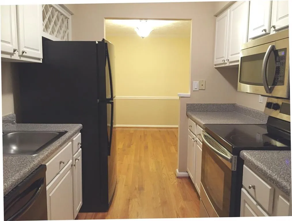 5145 Roswell Road Unit #9, Atlanta, Georgia 30342, 2 Bedrooms Bedrooms, ,1 BathroomBathrooms,Residential,Sold,5145 Roswell Road Unit #9,5614305