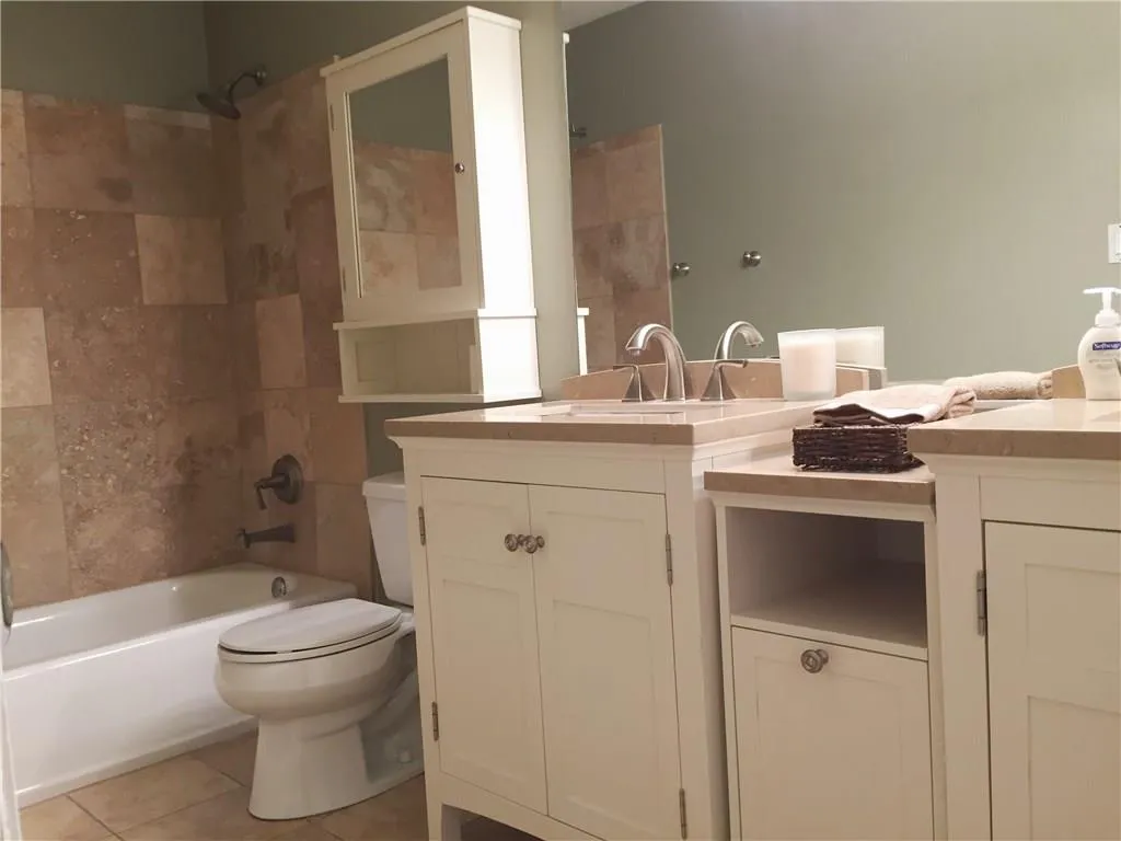 5145 Roswell Road Unit #9, Atlanta, Georgia 30342, 2 Bedrooms Bedrooms, ,1 BathroomBathrooms,Residential,Sold,5145 Roswell Road Unit #9,5614305