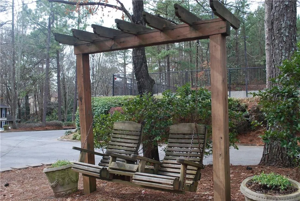 5145 Roswell Road Unit #9, Atlanta, Georgia 30342, 2 Bedrooms Bedrooms, ,1 BathroomBathrooms,Residential,Sold,5145 Roswell Road Unit #9,5614305