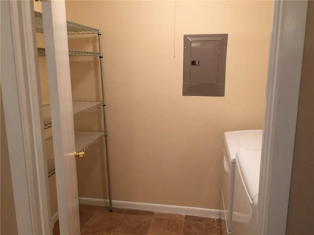 5145 Roswell Road Unit #9, Atlanta, Georgia 30342, 2 Bedrooms Bedrooms, ,1 BathroomBathrooms,Residential,Sold,5145 Roswell Road Unit #9,5614305