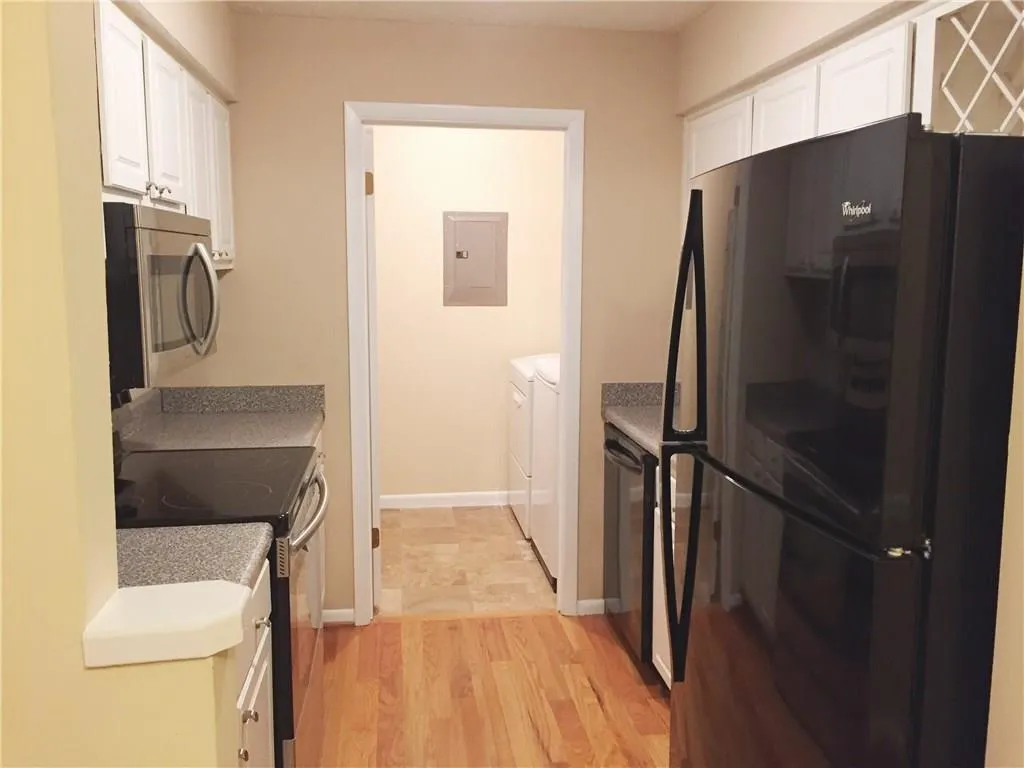 5145 Roswell Road Unit #9, Atlanta, Georgia 30342, 2 Bedrooms Bedrooms, ,1 BathroomBathrooms,Residential,Sold,5145 Roswell Road Unit #9,5614305