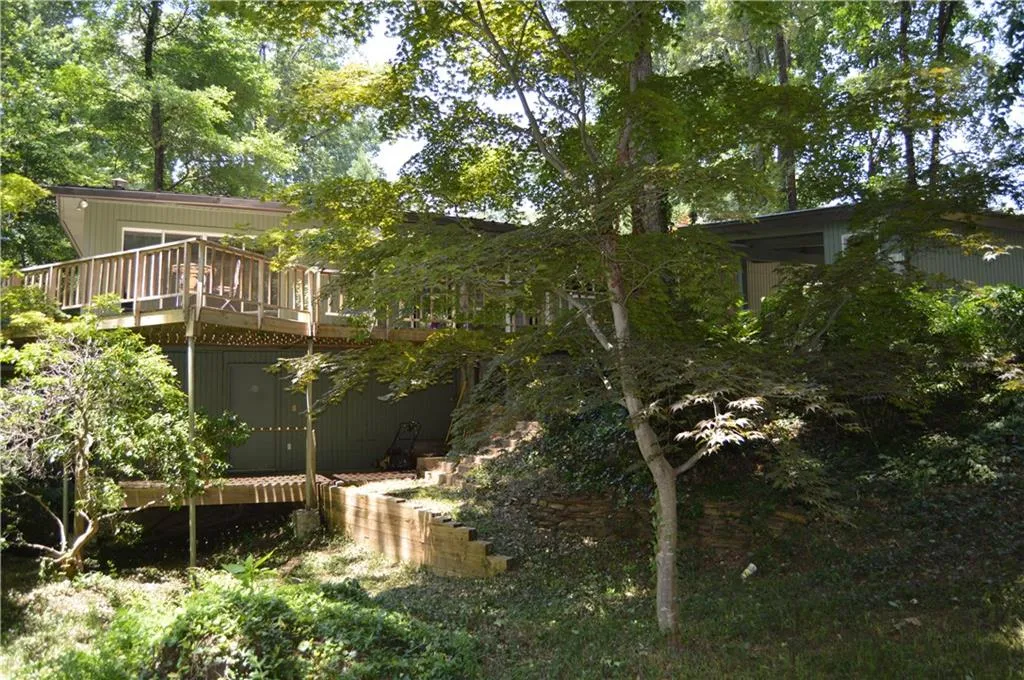 6408 Cherry Tree Lane, Sandy Springs, Georgia 30328, 3 Bedrooms Bedrooms, ,3 BathroomsBathrooms,Residential,Sold,6408 Cherry Tree Lane,5711128