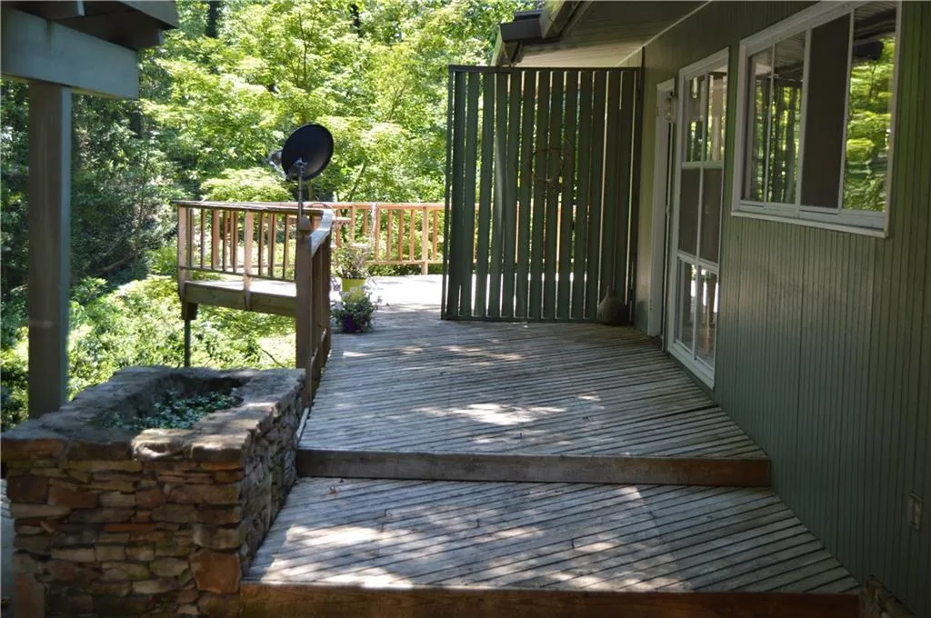 6408 Cherry Tree Lane, Sandy Springs, Georgia 30328, 3 Bedrooms Bedrooms, ,3 BathroomsBathrooms,Residential,Sold,6408 Cherry Tree Lane,5711128