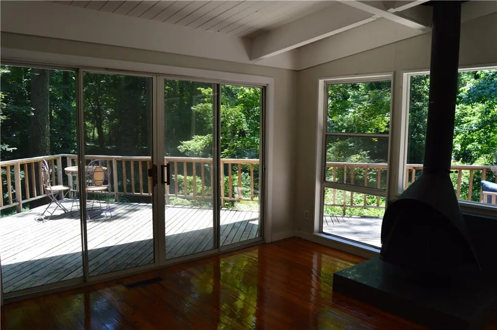 6408 Cherry Tree Lane, Sandy Springs, Georgia 30328, 3 Bedrooms Bedrooms, ,3 BathroomsBathrooms,Residential,Sold,6408 Cherry Tree Lane,5711128