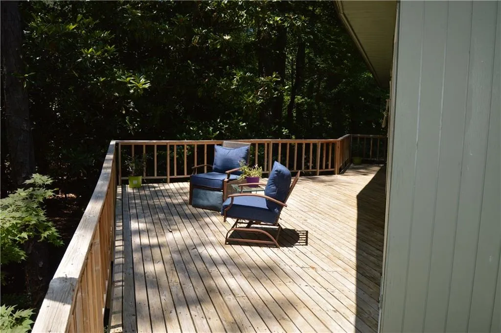 6408 Cherry Tree Lane, Sandy Springs, Georgia 30328, 3 Bedrooms Bedrooms, ,3 BathroomsBathrooms,Residential,Sold,6408 Cherry Tree Lane,5711128