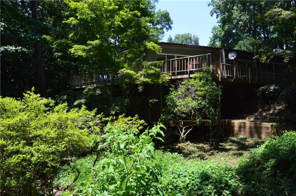 6408 Cherry Tree Lane, Sandy Springs, Georgia 30328, 3 Bedrooms Bedrooms, ,3 BathroomsBathrooms,Residential,Sold,6408 Cherry Tree Lane,5711128