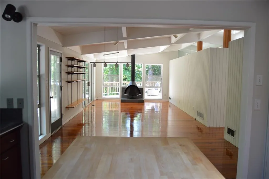 6408 Cherry Tree Lane, Sandy Springs, Georgia 30328, 3 Bedrooms Bedrooms, ,3 BathroomsBathrooms,Residential,Sold,6408 Cherry Tree Lane,5711128