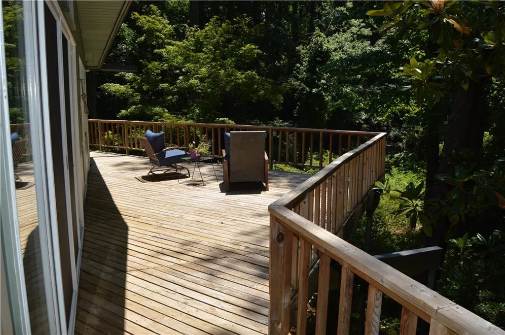 6408 Cherry Tree Lane, Sandy Springs, Georgia 30328, 3 Bedrooms Bedrooms, ,3 BathroomsBathrooms,Residential,Sold,6408 Cherry Tree Lane,5711128