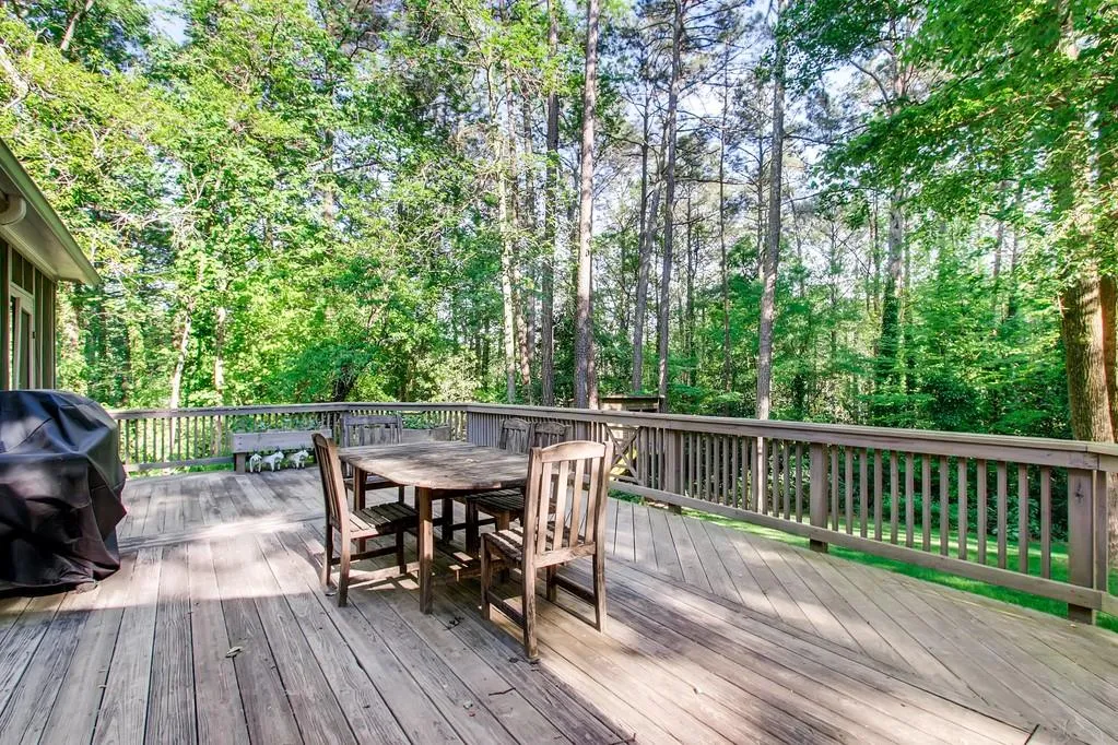 590 Bridgewater Drive, Sandy Springs, Georgia 30328, 5 Bedrooms Bedrooms, ,3 BathroomsBathrooms,Residential,Sold,590 Bridgewater Drive,6688508