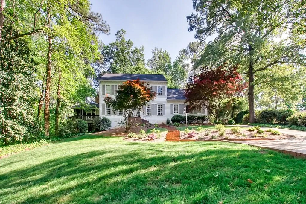 590 Bridgewater Drive, Sandy Springs, Georgia 30328, 5 Bedrooms Bedrooms, ,3 BathroomsBathrooms,Residential,Sold,590 Bridgewater Drive,6688508