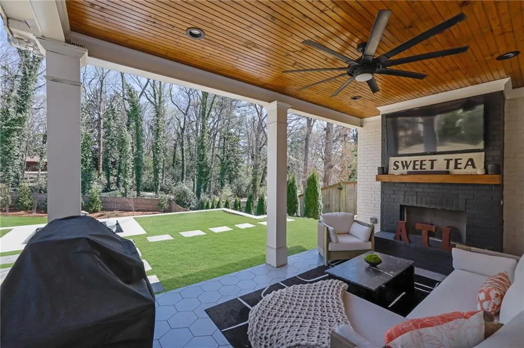5849 Long Island Drive Nw, Atlanta, Georgia 30328, 6 Bedrooms Bedrooms, ,4 BathroomsBathrooms,Residential,For Sale,5849 Long Island Drive Nw,7737501