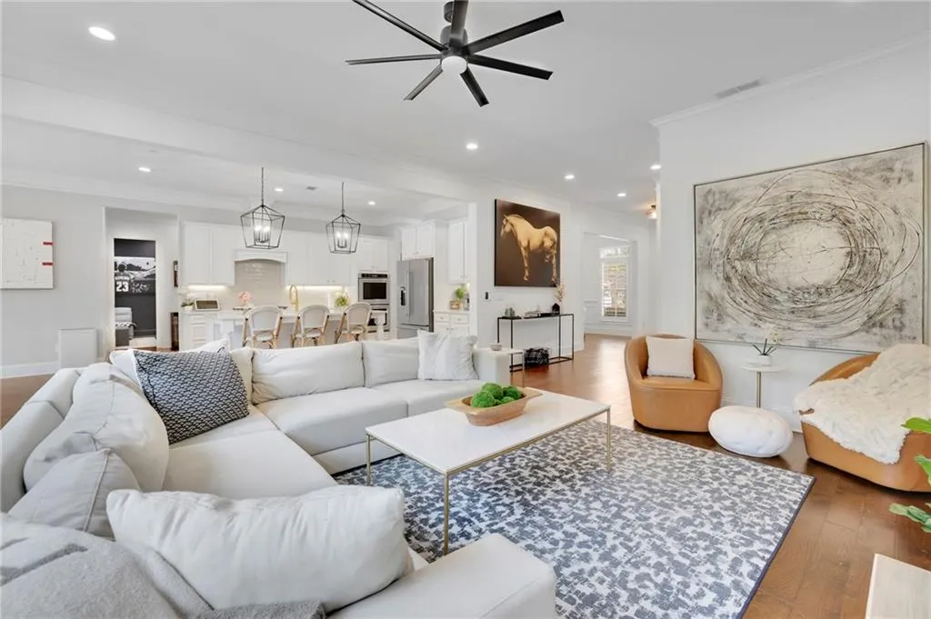 5849 Long Island Drive Nw, Atlanta, Georgia 30328, 6 Bedrooms Bedrooms, ,4 BathroomsBathrooms,Residential,For Sale,5849 Long Island Drive Nw,7737501