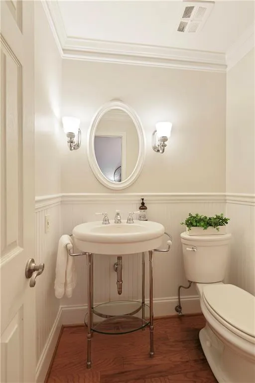 5700 Chemin De Vie, Sandy Springs, Georgia 30342, 3 Bedrooms Bedrooms, ,2 BathroomsBathrooms,Residential,Sold,5700 Chemin De Vie,7217461