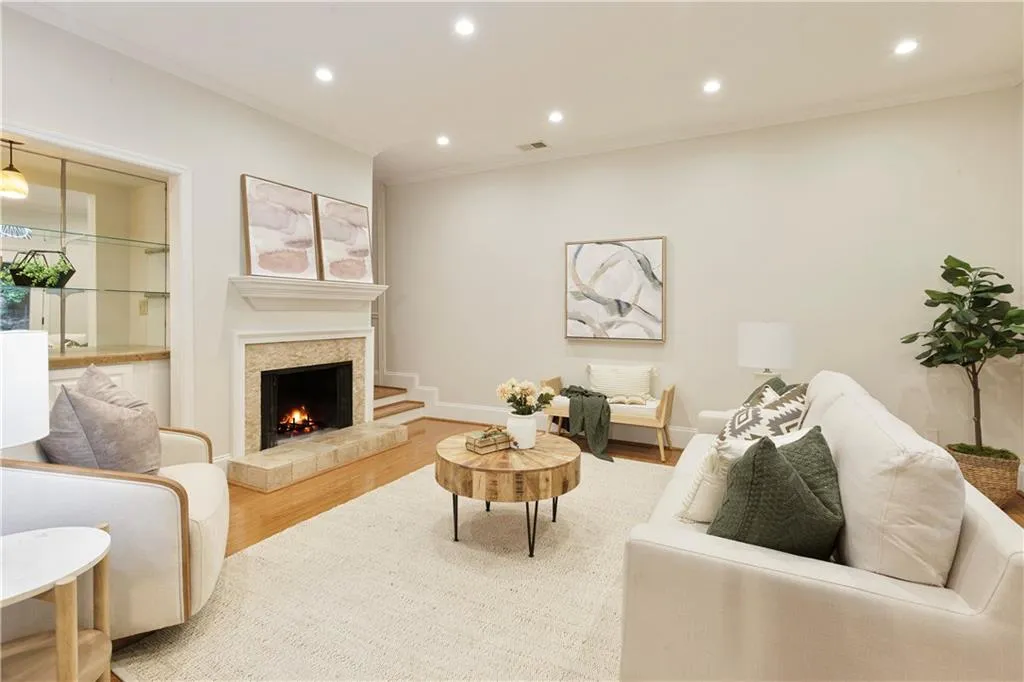 5700 Chemin De Vie, Sandy Springs, Georgia 30342, 3 Bedrooms Bedrooms, ,2 BathroomsBathrooms,Residential,Sold,5700 Chemin De Vie,7217461