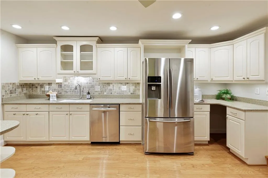 5700 Chemin De Vie, Sandy Springs, Georgia 30342, 3 Bedrooms Bedrooms, ,2 BathroomsBathrooms,Residential,Sold,5700 Chemin De Vie,7217461