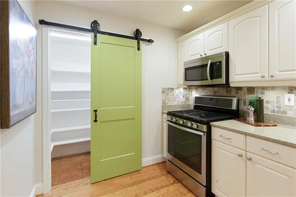 5700 Chemin De Vie, Sandy Springs, Georgia 30342, 3 Bedrooms Bedrooms, ,2 BathroomsBathrooms,Residential,Sold,5700 Chemin De Vie,7217461