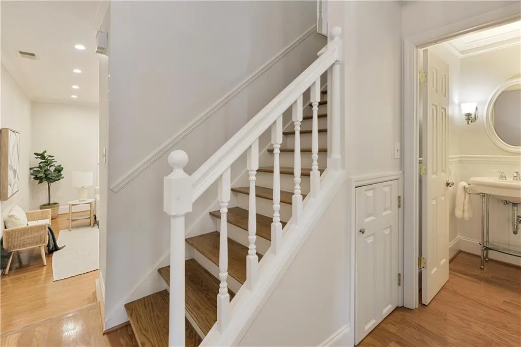 5700 Chemin De Vie, Sandy Springs, Georgia 30342, 3 Bedrooms Bedrooms, ,2 BathroomsBathrooms,Residential,Sold,5700 Chemin De Vie,7217461