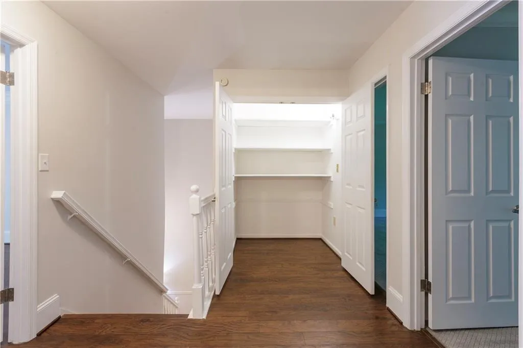 5700 Chemin De Vie, Sandy Springs, Georgia 30342, 3 Bedrooms Bedrooms, ,2 BathroomsBathrooms,Residential,Sold,5700 Chemin De Vie,7217461