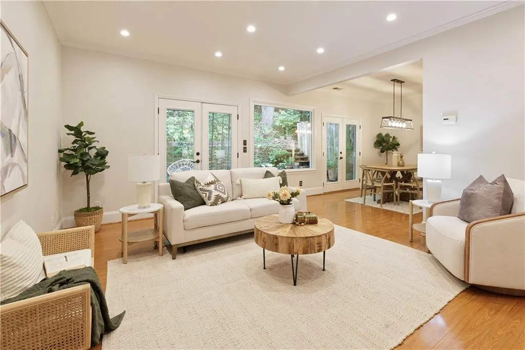 5700 Chemin De Vie, Sandy Springs, Georgia 30342, 3 Bedrooms Bedrooms, ,2 BathroomsBathrooms,Residential,Sold,5700 Chemin De Vie,7217461